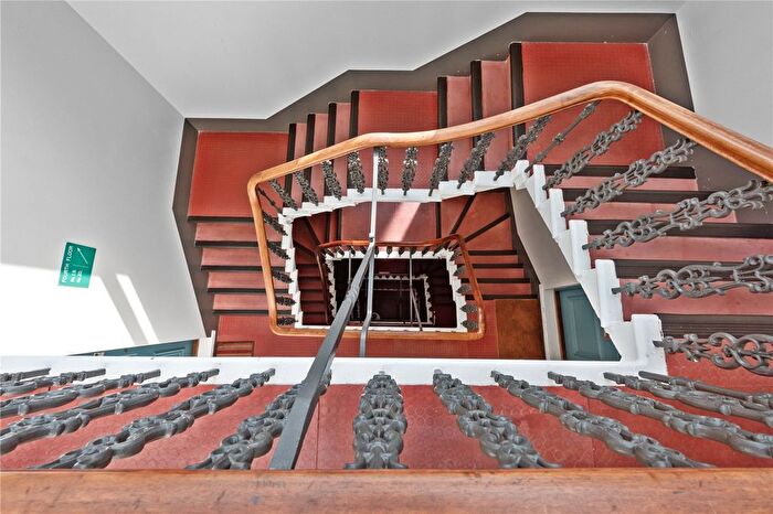 2 Bedroom Flat For Sale In Highbury Corner, London, N5