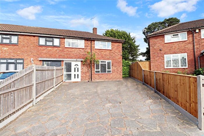 4 Bedroom Semi-Detached House For Sale In St. Michaels Road, Woking, Surrey, GU21