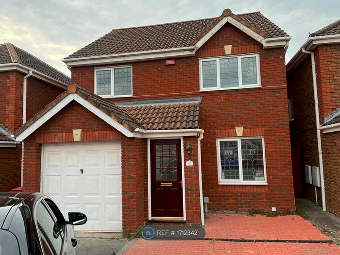 3 Bedroom Detached House To Rent In Deverills Way, Slough, SL3