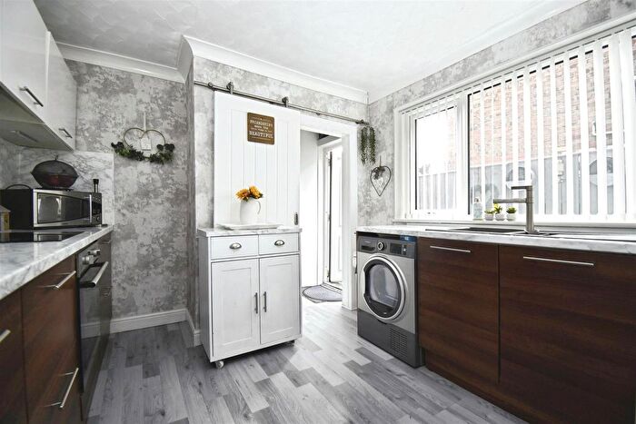 3 Bedroom End Of Terrace House For Sale In Summergangs Road, Hull, HU8