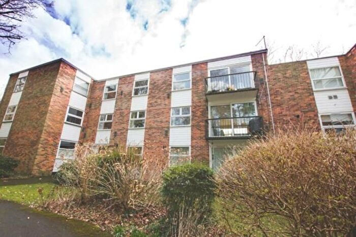 3 Bedroom Flat To Rent In Lingwood Close, Chilworth, Southampton, SO16