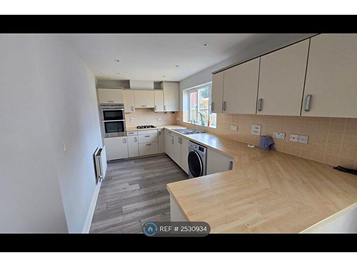 4 Bedroom Semi-Detached House To Rent In Barnet Close, Milton Keynes, MK5