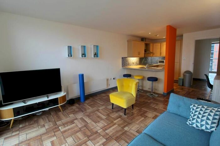 2 Bedroom Retail Property / Shop To Rent In Whitehall Quay, Leeds LS1