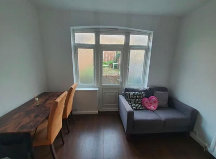5 Bedroom Semi-Detached House To Rent In Ansell Road, London, SW17