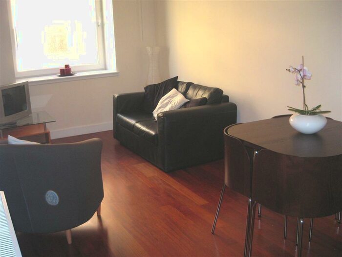 1 Bedroom Flat To Rent In Ingram Street, Merchant City, G1