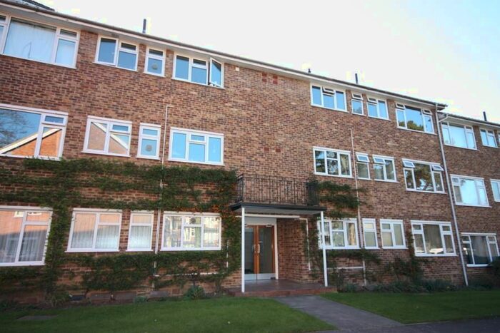 2 Bedroom Flat To Rent In High Street, Guildford, GU1