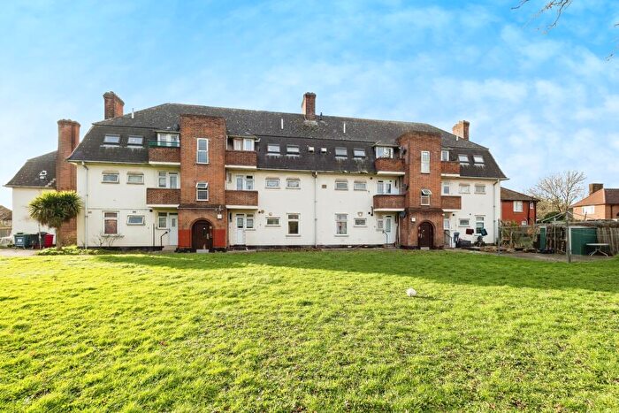 1 Bedroom Flat For Sale In Moore Crescent, Dagenham, Essex, RM9