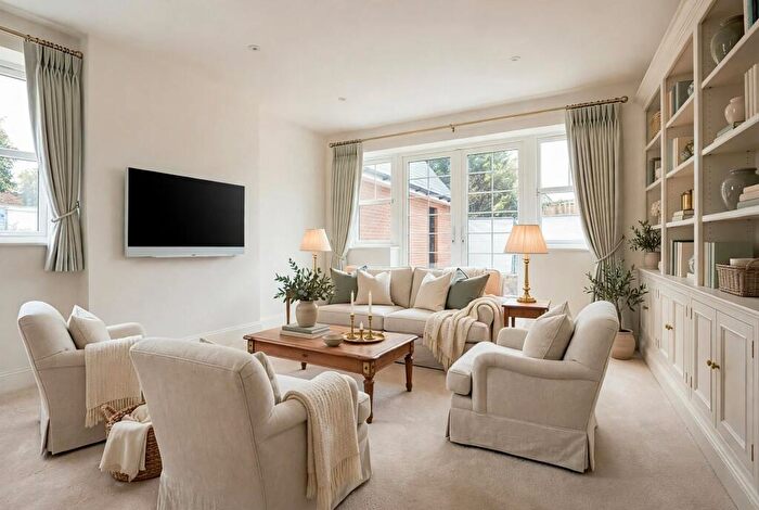 4 Bedroom Detached House For Sale In Pond Walk, Stalbridge, DT10