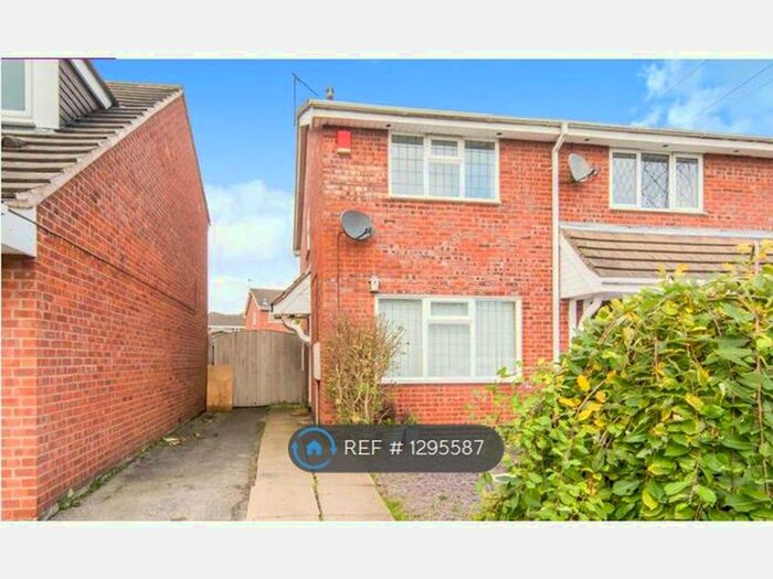 2 Bedroom End Of Terrace House To Rent In Greenlea Close, Stoke-On-Trent ST4