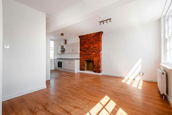 2 Bedroom Town House To Rent In Flat - Sclater Street, Shoreditch, London, E1