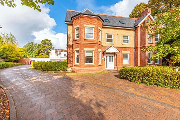 2 Bedroom Flat For Sale In Cavendish Place, Bournemouth, BH1