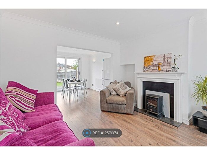 3 Bedroom Semi-Detached House To Rent In Wyken Grange Road, Coventry, CV2