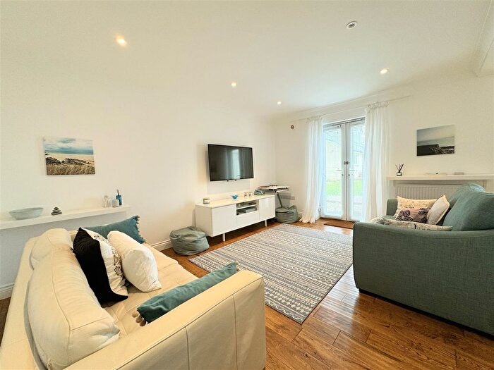 2 Bedroom Flat For Sale In Pentire Avenue, Newquay, TR7