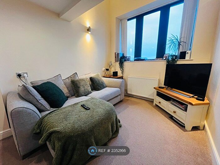 2 Bedroom Flat To Rent In Richardshaw Lane, Pudsey, LS28