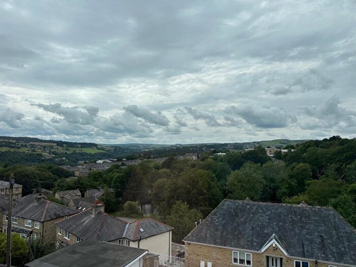2 Bedroom End Of Terrace House To Rent In Willow View, Sowerby Bridge, HX6