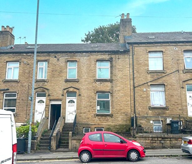 2 Bedroom Terraced House For Sale In Manchester Road, Huddersfield, HD1