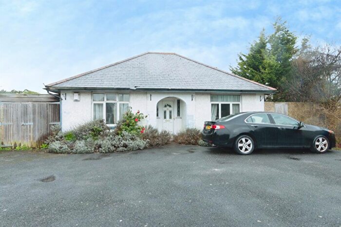 3 Bedroom Detached Bungalow For Sale In New Road, Bournemouth, BH10