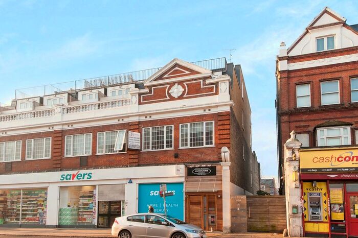 Studio To Rent In Kilburn High Road, London, NW6