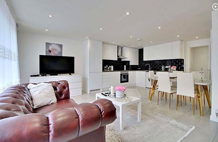 4 Bedroom Terraced House To Rent In Coppets Road, London, N10