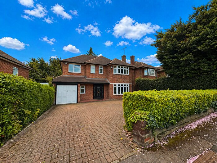 5 Bedroom Detached House For Sale In Wolmer Gardens, Edgware, HA8