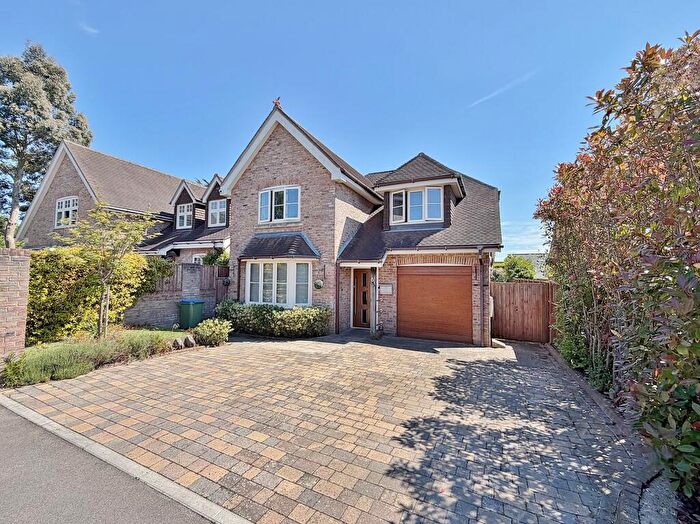 4 Bedroom Detached House For Sale In Driftwood Drive, Fareham, PO14