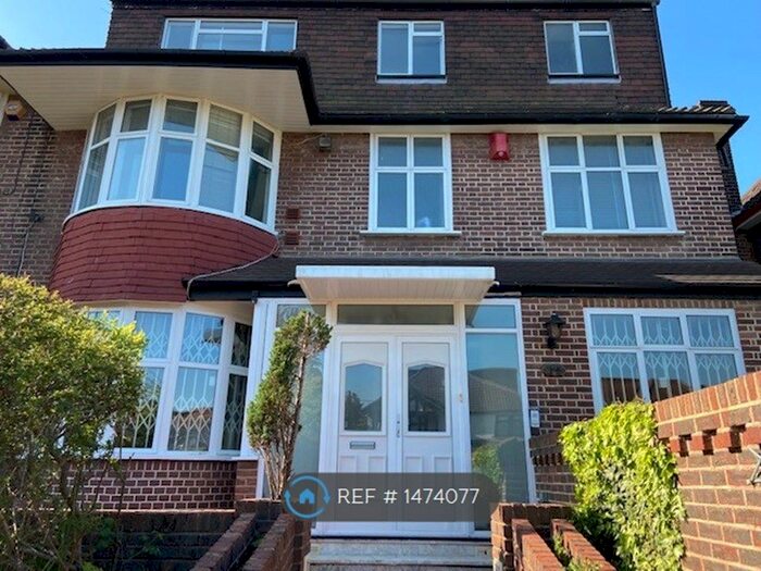 7 Bedroom Semi-Detached House To Rent In Bridge Lane, London, NW11