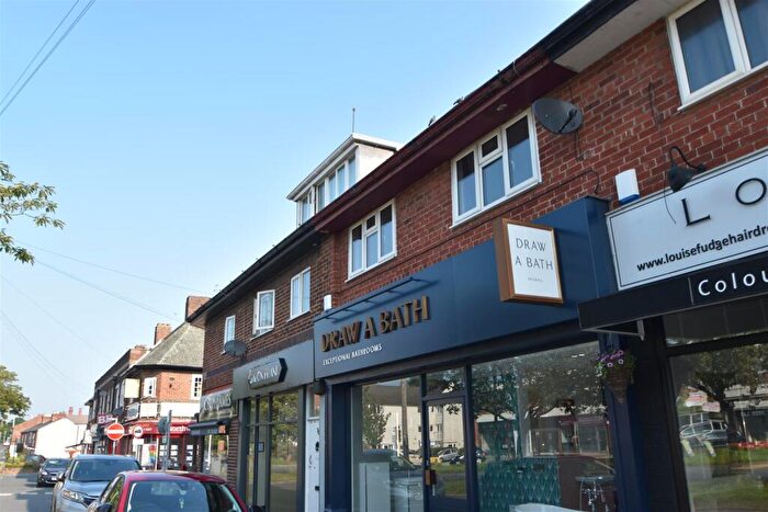 2 Bedroom Flat For Sale In Telegraph Road, Heswall, CH60