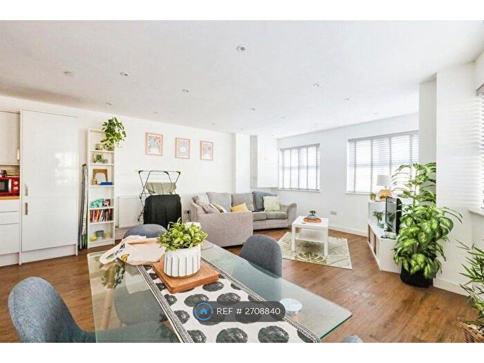 1 Bedroom Flat To Rent In North Road, Cardiff, CF14