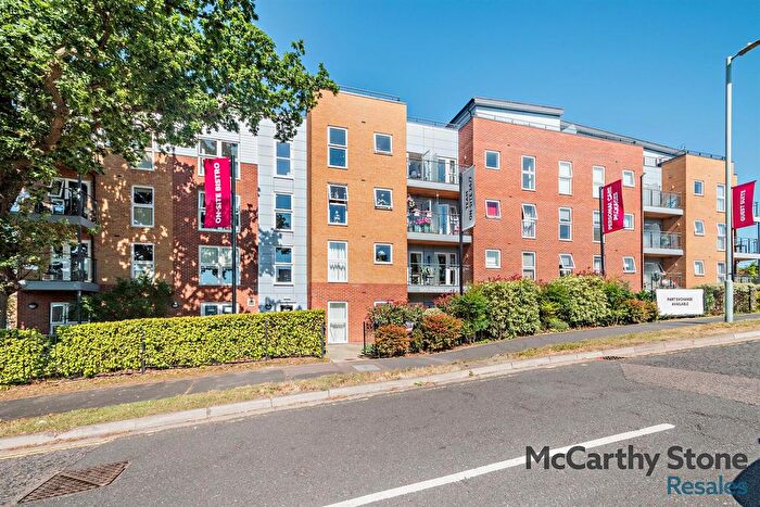 1 Bedroom Flat For Sale In Goldwyn House, Studio Way, Borehamwood, WD6