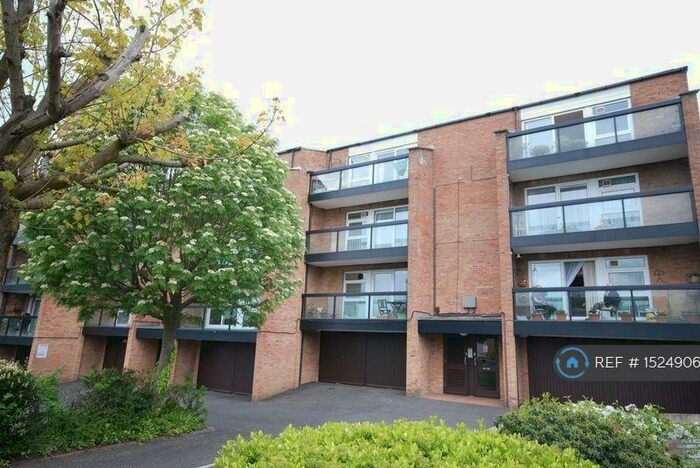 2 Bedroom Flat To Rent In Manor Court, Bristol, BS16