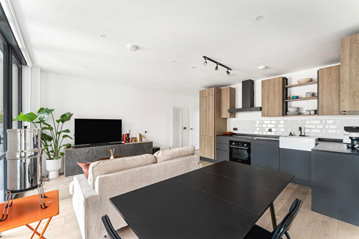 2 Bedroom Apartment For Sale In Berkshire Road, London, E9