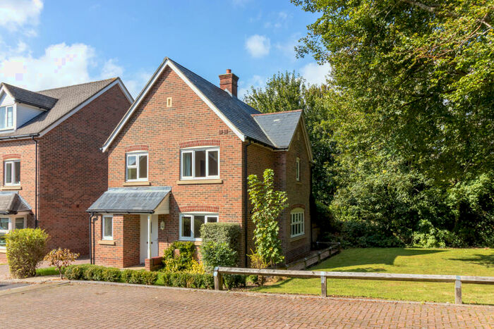 4 Bedroom Detached House To Rent In Thornton Close, Alresford, SO24