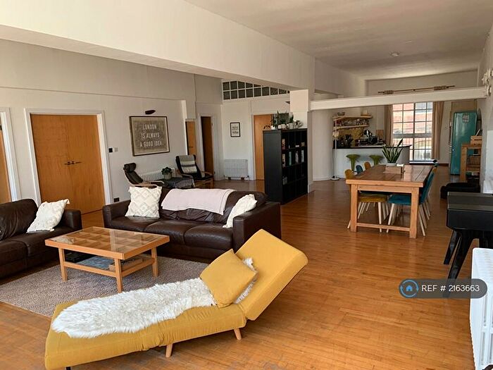 2 Bedroom Flat To Rent In Block B, London, E14