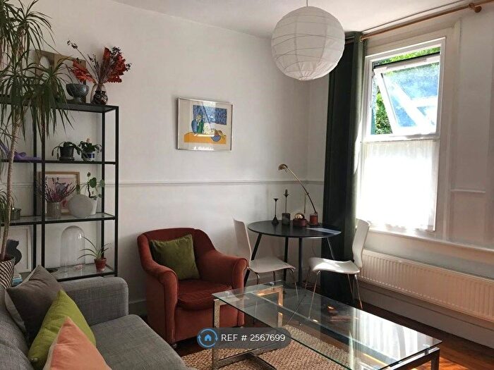 2 Bedroom Flat To Rent In Lloyd Park, London, E17