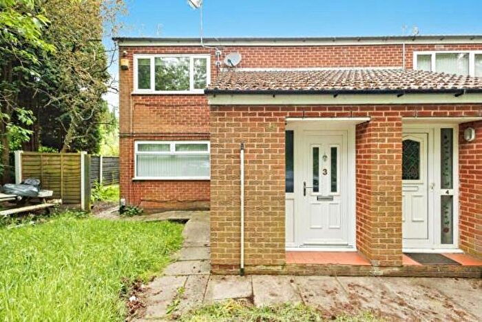 2 Bedroom Apartment To Rent In The Winnows, Denton, M34