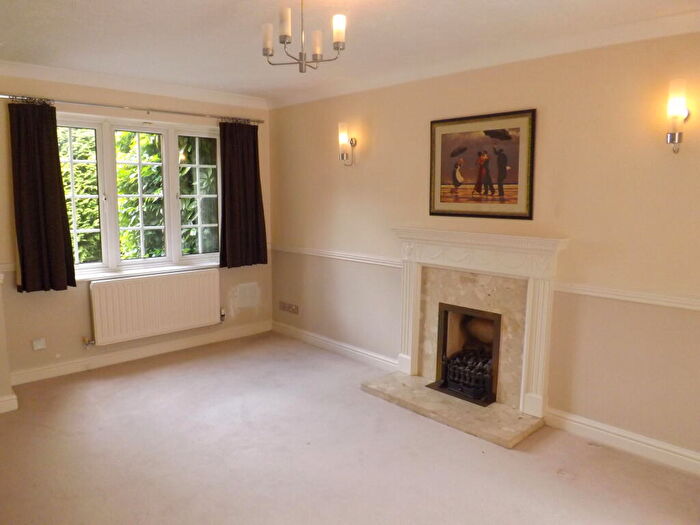 4 Bedroom House To Rent In Stainsby Croft, Solihull, B90