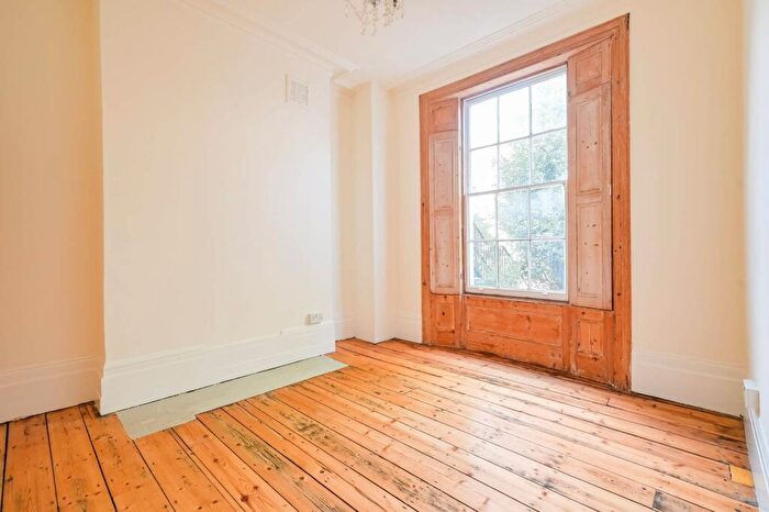 1 Bedroom Maisonette For Sale In Elmore Street, Islington, London, N1