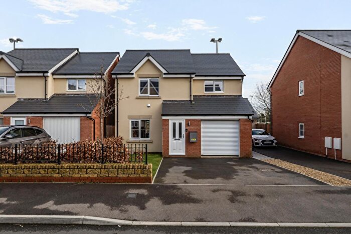 3 Bedroom Detached House For Sale In Winchcombe Avenue, Devizes, SN10