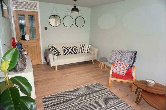 Studio To Rent In Bolton Court, Bradford, BD2