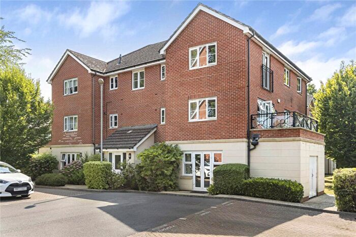 2 Bedroom Apartment For Sale In Waterloo Road, Crowthorne, Berkshire, RG45