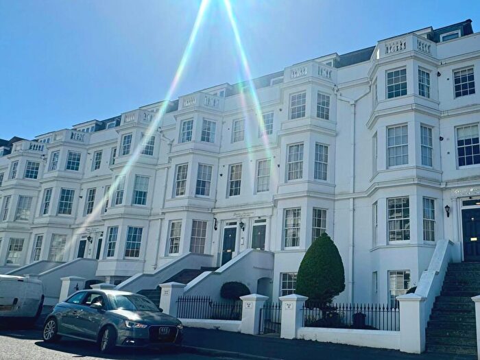 2 Bedroom Flat To Rent In Grand Mansions, BN20