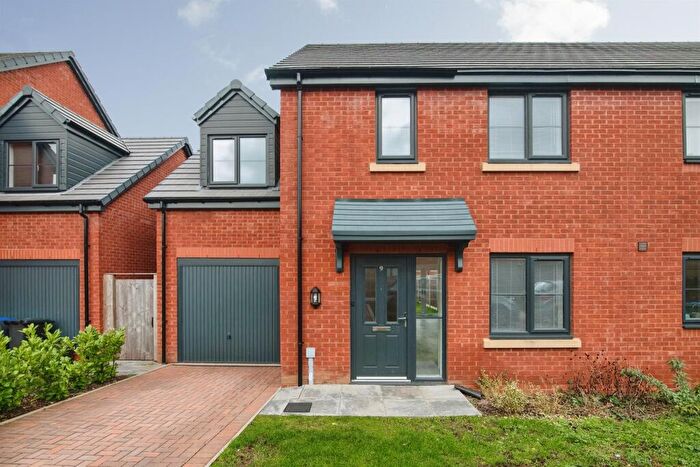 4 Bedroom Semi Detached House For Sale In The Woodlands, Oldbury, B68