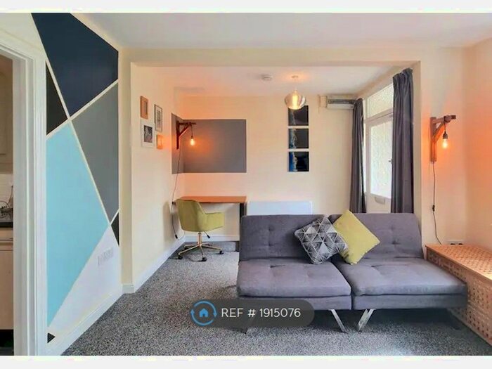 2 Bedroom Flat To Rent In Green Road, Headington, Oxford, OX3