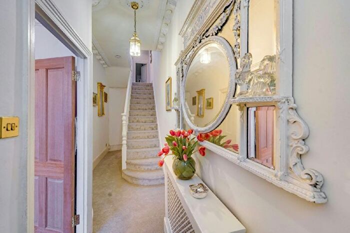 3 Bedroom Terraced House For Sale In Ashmount Road, London, N19