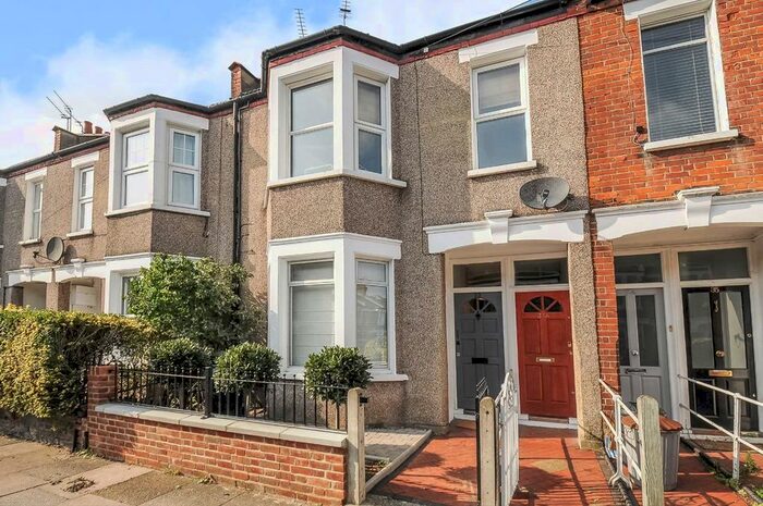 3 Bedroom Flat To Rent In Waldron Road, London, SW18