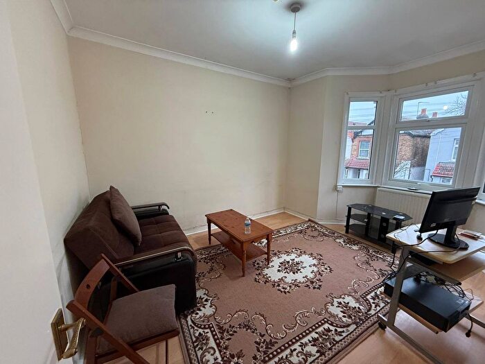 2 Bedroom Flat To Rent In Southall, UB2