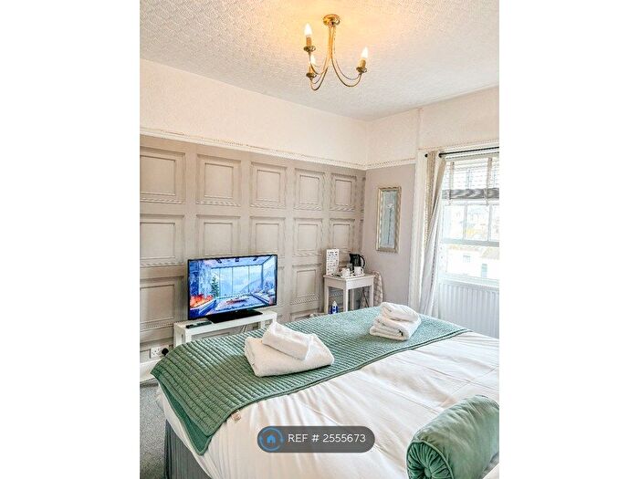 1 Bedroom Flat To Rent In Deluxe Hotel Rooms, Brighton, BN3
