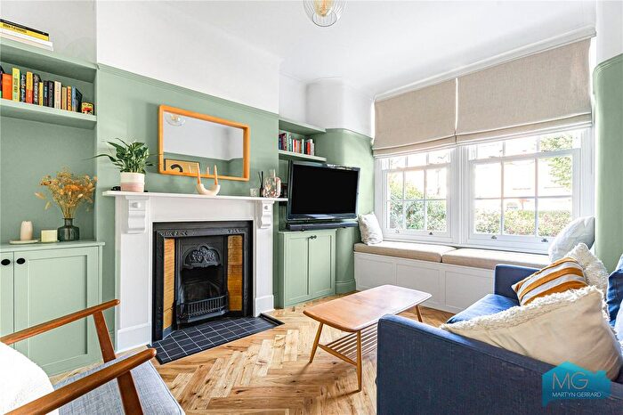 4 Bedroom Terraced House For Sale In Evesham Road, London, N11
