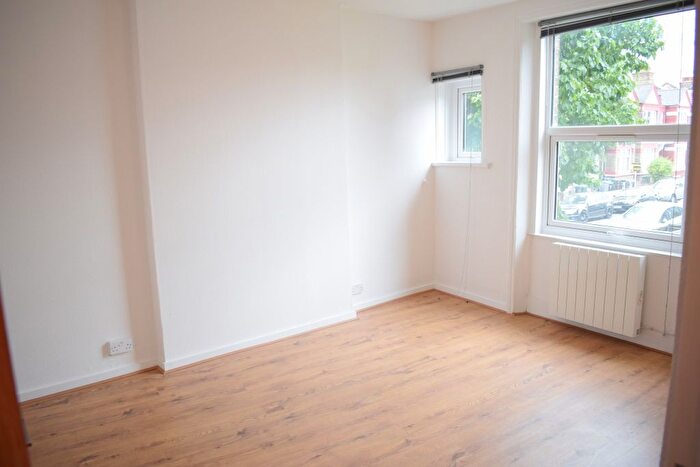Studio To Rent In Bills Included!! Chamberlayne Road, Willesden, London, NW10
