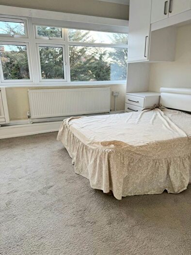 1 Bedroom Flat To Rent In Burnt Oak Broadway, Edgware, Middlesex, HA8